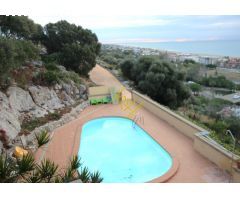 Exclusivo piso en inmejorable zona con vistas al mar.