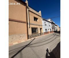 CASA ADOSADA DE PUEBLO EN OTURA CENTRO, 210 METROS EN DOS PLANTAS, 4 DORMITORIOS, PATIO, TERRAZA.
