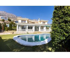 Lujosa y amplia villa en Altea La Vella con piscina privada