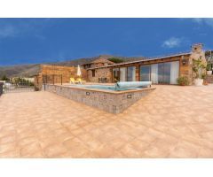 Espectacular Chalet con piscina y vistas al mar en Vilaflor