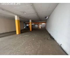 LOCAL EN VENTA EN LA ZONA COMERCIAL DE LLANÇÀ!