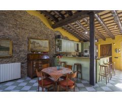 Encantadora casa de piedra en Vilajuiga, con local comercial en funcionamiento