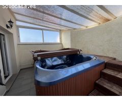 Casa con vista al canal, amarre de 13.5m y piscina privada en Empuriabrava