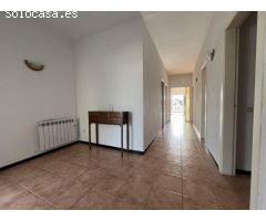 Casa con vista al canal, amarre de 13.5m y piscina privada en Empuriabrava