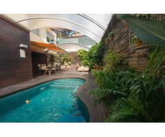 Casa con piscina privada a 5 a pie del centro de Roses!