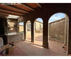 Oportunidad para inversores! Edificio rústico en el barrio viejo de la Bisbal dEmpordà