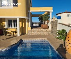 ESPECTACULAR VILLA CON VISTAS AL CANAL Y AMARRE DE 13,2M