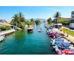 ESPECTACULAR VILLA CON VISTAS AL CANAL Y AMARRE DE 13,2M