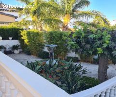 ESPECTACULAR VILLA CON VISTAS AL CANAL Y AMARRE DE 13,2M