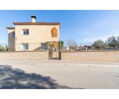 Amplia Casa Unifamiliar en Garriguella: Espacio, Comodidad y Encanto en la Costa Brava