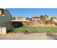 Parcela edificable de 424 m2 en la urbanización Les Roques, Calabuig, Bascara