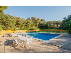 Casa con 20.000m2 de terreno y gran piscina en Castell dAro, SAgaró