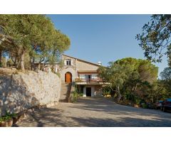 Casa con 20.000m2 de terreno y gran piscina en Castell dAro, SAgaró