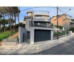 Chalet Independiente de Obra Nueva en Residencial Begur - Esclanyà