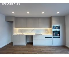 ???? Piso Reformado con Terraza a Solo 200?m de la Playa – 3 Habitaciones y 2 Baños en el Centro de 