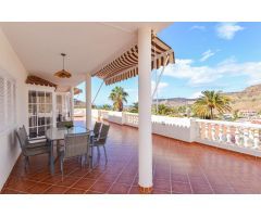 Fantástica villa de 5 dormitorios con piscina privada y vistas al mar en Tauro