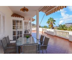 Fantástica villa de 5 dormitorios con piscina privada y vistas al mar en Tauro