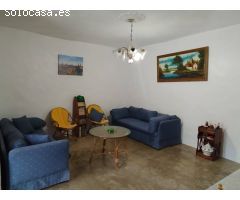 CASA CON ALMACEN, CUEVAS Y TERRENOS.