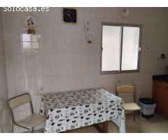 CASA CON ALMACEN, CUEVAS Y TERRENOS.