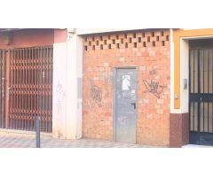 Local comercial de 94mt en el centro Dos Hermanas, se puede hacer piso, apartamento.