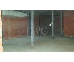 Local comercial de 82mt en el centro de Dos Hermanas, se puede hacer piso, apartamento
