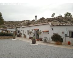 espaciosa casa cueva en Salazar con terreno