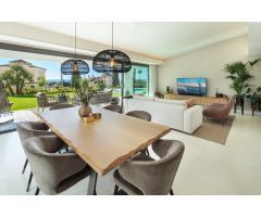 Villa de Inversión Llave en Mano con Vistas al Mar y Oasis Privado en Marbella Este