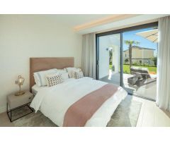 Villa de Inversión Llave en Mano con Vistas al Mar y Oasis Privado en Marbella Este