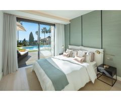 Villa de Inversión Llave en Mano con Vistas al Mar y Oasis Privado en Marbella Este