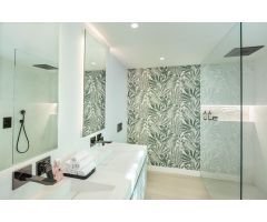 Villa de Inversión Llave en Mano con Vistas al Mar y Oasis Privado en Marbella Este