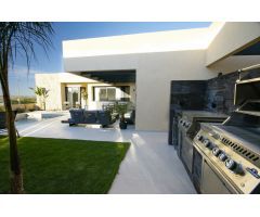 Villas independientes de nueva construcción con piscina