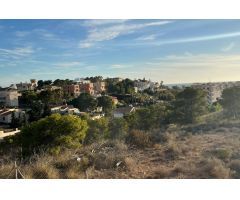 Parcela exclusiva en venta en ubicación prestigiosa con impresionantes vistas al mar