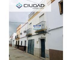 MAGNIFICA CASA CON COCHERA EN CALLE BETIS!