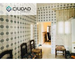CASA CENTRICA EN CALLE MOGROLLOS