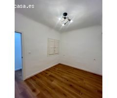 Se Vende Piso Recientemente Reformado en la Plaza del Sol!