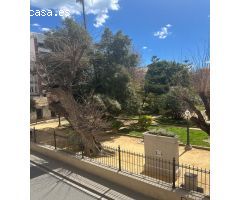Piso reformado de 3 dormitorios con balcón y vistas en Plaza Santa Teresa (Alicante)