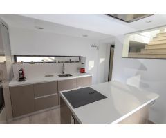 ¡Espectacular Chalet Independiente en Primera Línea de Campo de Golf!