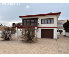 Chalet en el kilómetro 2 de la zona de Entremares, a 200 metros de la playa