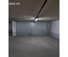 Amplia cabina de garaje en alquiler en pleno centro de Requena