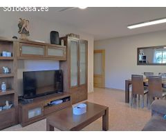 Bonito piso de 3 dormitorios y 2 baños para entrar a vivir con plaza de garaje.