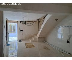 Casa en pleno centro con corral.