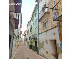 Casa en pleno centro con corral.