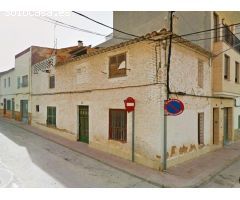 Casa esquinera para rehabilitar.