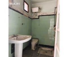 Casa esquinera para rehabilitar.