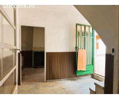 Casa esquinera para rehabilitar.