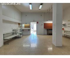 Local en zona muy comercial próxima al centro de Requena.
