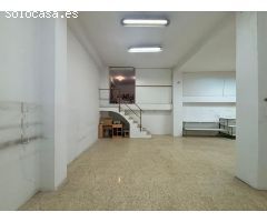 Local en zona muy comercial próxima al centro de Requena.
