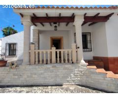 VILLA INDEPENDIENTE EN VILLAMARTÍN - ORIHUELA