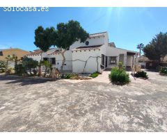 VILLA INDEPENDIENTE EN VILLAMARTÍN - ORIHUELA
