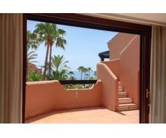 ÁTICO DÚPLEX 1ª LÍNEA DE PLAYA EN ESTEPONA